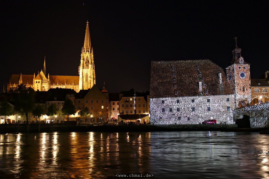 Lichtinstallation am Welterbetag, Salzstadl, Steinerne Brücke und Dom