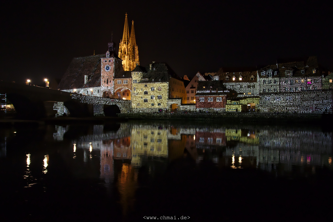 Lichtinstallation am Welterbetag, Steinerne Brücke und Dom