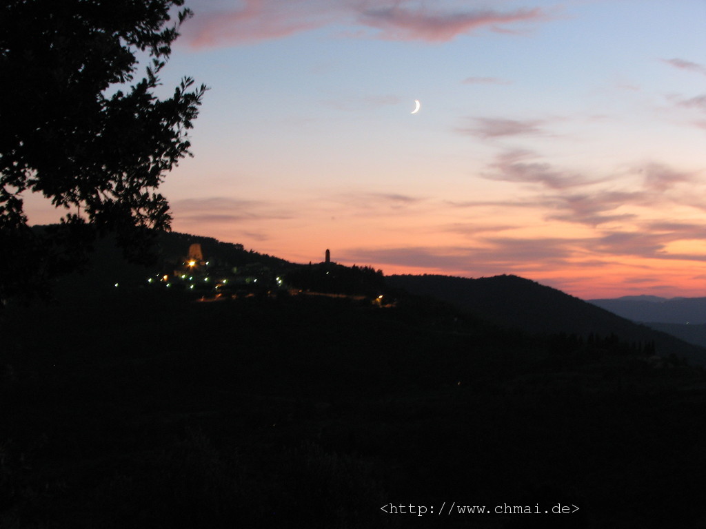 Der Mond über Civitella in Val di Chiana